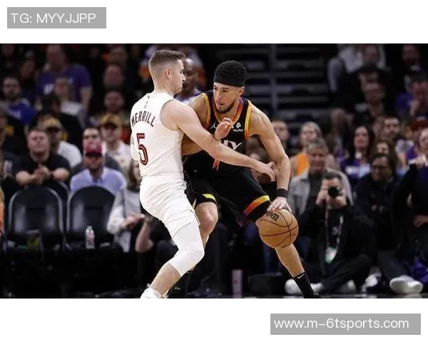 布克第三节强势回归5投4中砍下12分助力球队成功反超比分